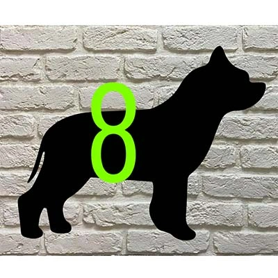 American Staffordshire Terrier silhouet huisnummerbord met max 3 cijfers - zwart acrylaat met witte/groene cijfers